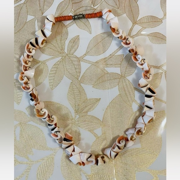 Jewelry - Vintage Handmade Curly Sea Shells Beaded Necklace Barrel Clasp New 17”